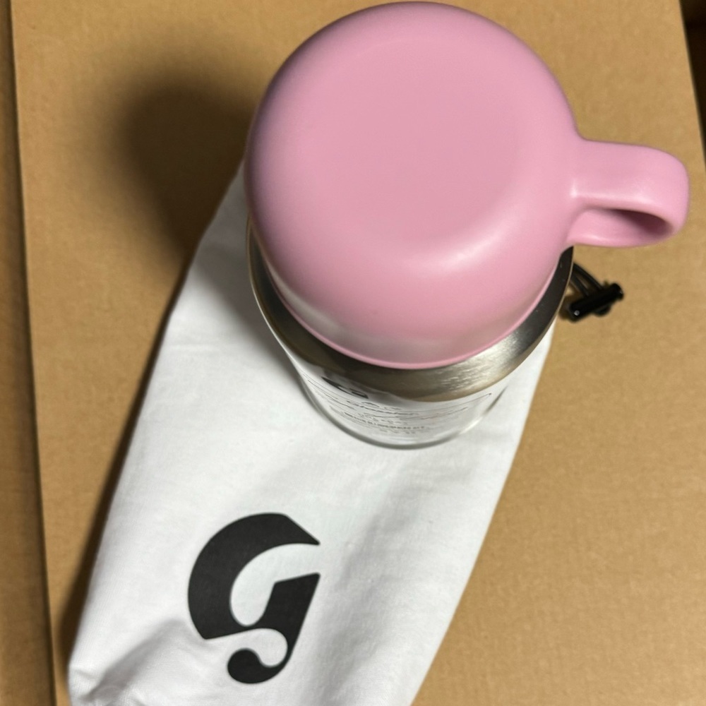 Glossier Tumbler Limited Edition Holiday NWT - Picture 6 of 7